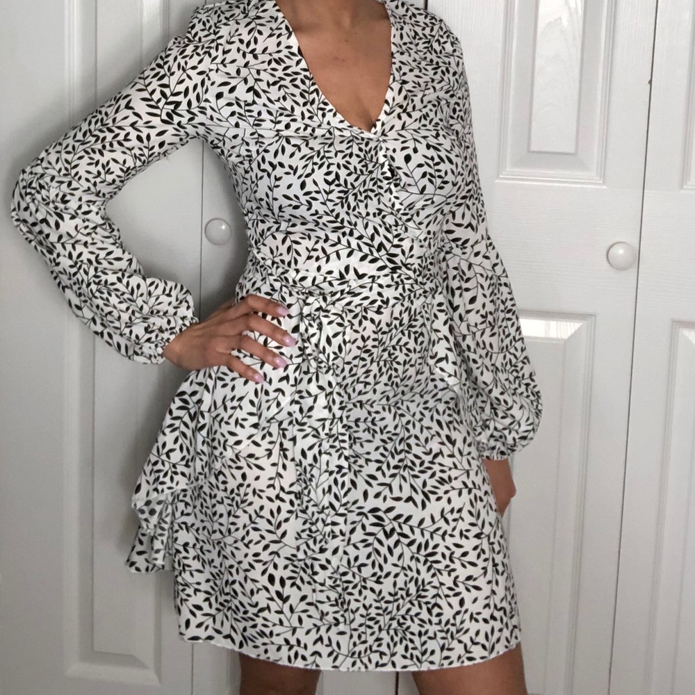 🆕 leaf print puff sleeve mini dress - Picture 2 of 5
